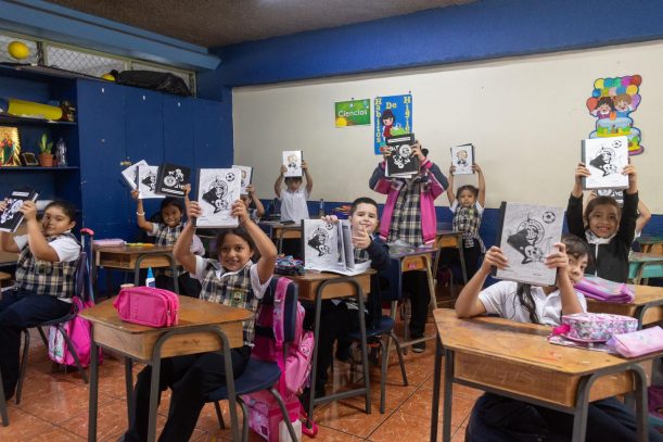 Sporting FC hace un buen gesto con niños de escuelas. Foto: Prensa de Sporting FC